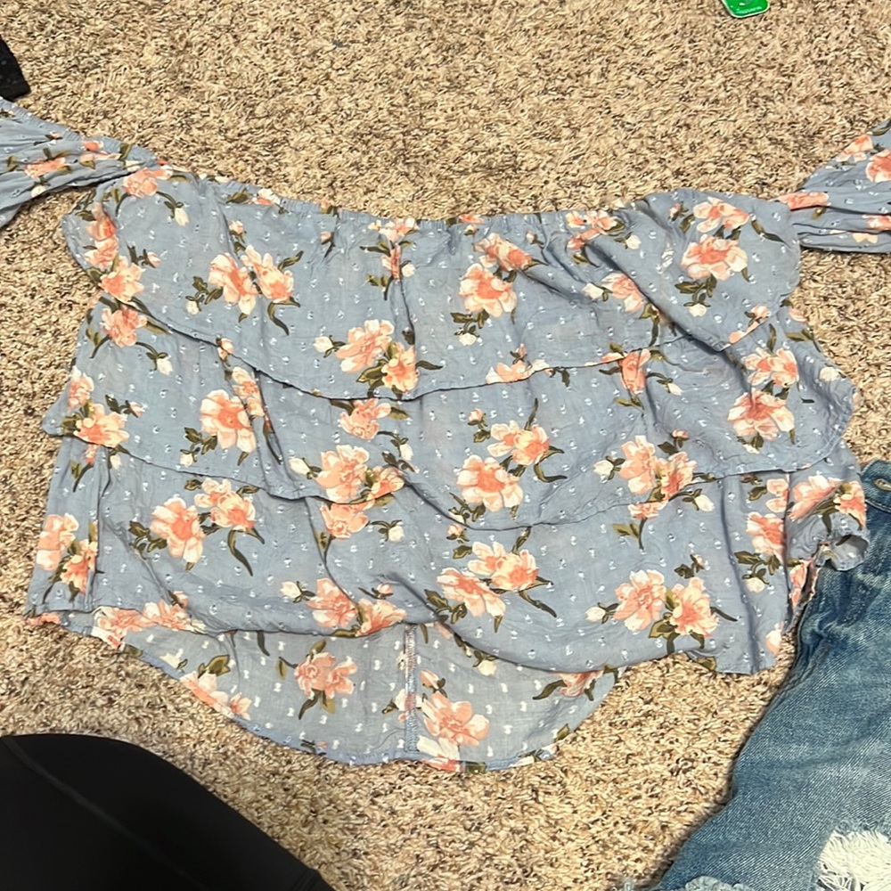American Eagle Off the shoulder shirt